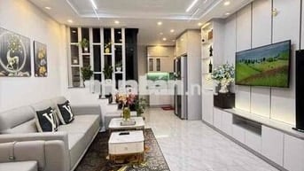 Bến xe Nước Ngầm thang máy, ô tô đỗ cửa