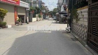 OTO ĐỖ CỬA - ĐƯỜNG THÔNG THOÁNG - GẦN BÌA LÀNG