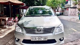 Toyota Innova 2012 2.0V - 125000 km