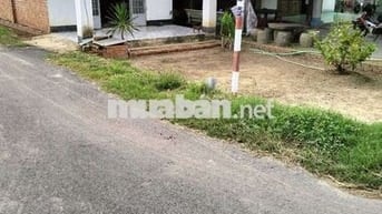 Cần bán nhà đất 2 mặt tiền, mặt tiền đường nhựa bên cạnh đường đất