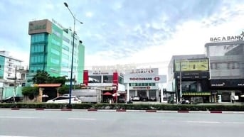 TÒA NHÀ TRỆT LẦU 520M2 SÀN,1350M2 KHUÔN VIÊN NGAY PHỐ NGÂN HÀNH TT TDM