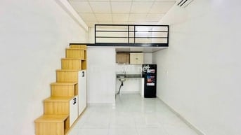 Phòng duplex 32m² – gần chợ Hoàng Hoa Thám, ngay trục Cộng Hòa