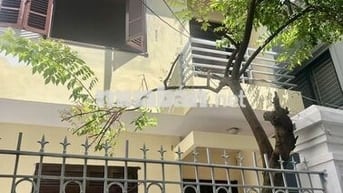 Cho thuê nhà biệt thự 3 mặt thoáng, phố Lâm Du, đầu cầu Chương Dương