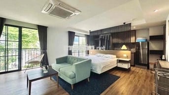 TONE GỖ BÍ ẨN pha chút Sang trọng nằm trên con đường ẩm thực Q10