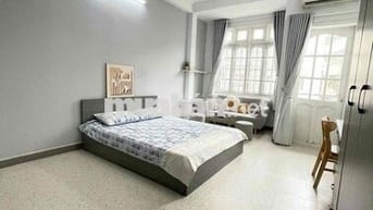 Căn Hộ Full Nội Thất Cửa Sổ Rộng Giáp Q1 Ngay Phan Văn Hân