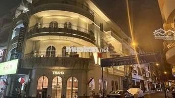 Chính chủ cho thuê nguyên căn góc 2 mặt tiền quận 1 vị trí đẹp 85tr
