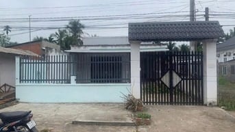 Nhà trống bán gấp nhà C4 ở Gia Huỳnh-Trảng Bàng. DT 155m2, giá 900tr