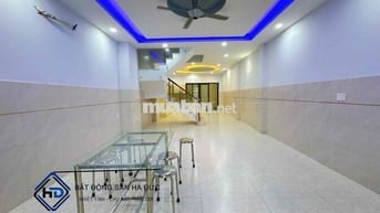 Nhà 2 lầu 5x20 mới đường lớn vỉa hè rộng, có sân để xe hơi