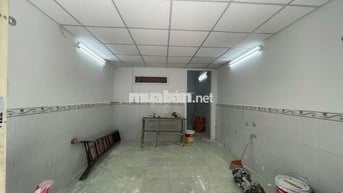 Cho nhà nhà Rẻ có máy lạnh  3.5x10 có lầu 58/19 Thạch Lam 6.5trieu