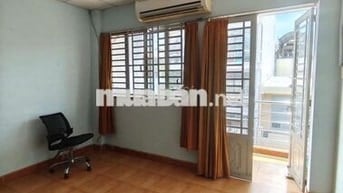 Phòng siu bự có sân, bancol, nội thất