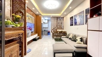 Bán nhà Vĩnh Hưng, Hoàng Mai, Dt 32m2, 2t mt 3.9m, mới đẹp ở ngay.