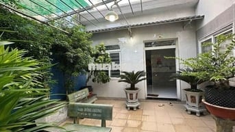 BÁN BIỆT THỰ MINI ĐẸP .SỔ HỒNG RIÊNG, HÓC MÔN.
NHỜ ANH CHỊ EM CHẠY PHỤ