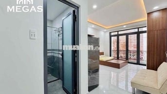 Căn hộ dịch vụ có ban công - Full nội thất - Ngay đại học Hutech