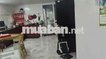 nhà đ 48  nở hậu 1 gác lửng 2 pn 1wc có sân rộng