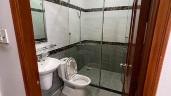 Nhà đẹp cho thuê để ở hoặc làm văn phòng, hẻm xe hơi