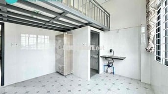 DUPLEX CỬA SỔ TRỜI CÓ SẴN MÁY LẠNH ĐỐI DIỆN KHU ĐÔ THỊ VẠN PHÚC CITY