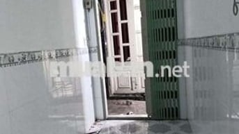 Giao 2 tỷ nhưng bán gấp 800tr, 800tr có nhà quận 4 ở ngay
