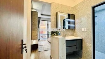 cần bán căn Vũ Tông Phan , gần phố , ngõ nông 40m2x7 tầng thang máy!!