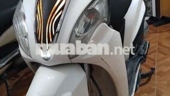 Bán xe Kymco people 16 fi 125cc màu trắng.