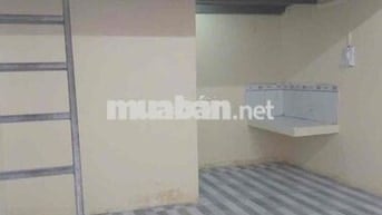 đang trống phòng gác siêu rẻ tại 1135 Huỳnh Tấn Phát