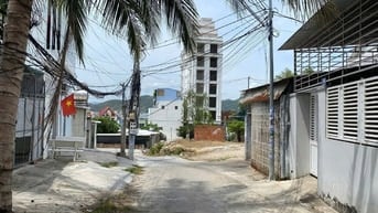 Bán gấp lô đất gần biển-DT100m2(5x20m)-vĩnh hoà-Nha Trang-chỉ 1ty510  