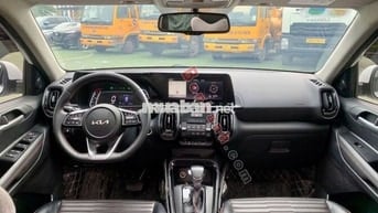 Kia Sonet 2022 Premium màu trắng.
