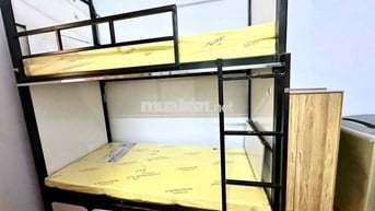 KTX NAM ĐI BỘ QUA ĐH GIAO THÔNG VẬN TẢI, HUTECH