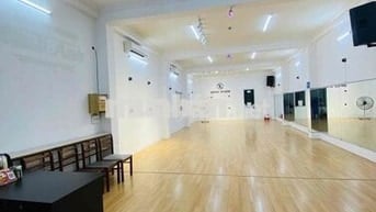 cho thuê văn phòng tầng 2 rộng thoáng