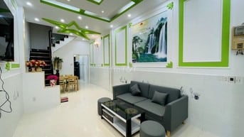Bán gấp nhà Lê Văn Thịnh Q2, DT 61m2 gần chợ giá 1 tỷ 650 ở liền