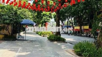 🌳 Vị trí kim cương, chỉ vài bước chân là chạm Hồ Gươm.