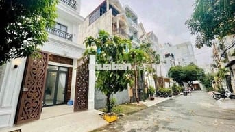 Nhà rộng rãi, hẻm xe hơi 4PN. Tiện ở và kinh doanh đa ngành.