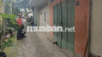 bán nhà cấp 4 hẻm thông xe hơi , cách Hoàng Diệu 2 50m