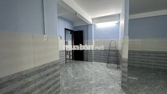 Nhà trọ 30m2 đường Phạm Văn Hai Q. Tân Bình, gần chợ PV2