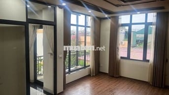 Cho thuê phòng trọ tầng 5, có thang máy, điện nước giá dân