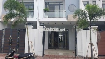 nhà phố SHR,chốt 2,4ty vay 70%=1.680tr cầu vượt Nguyễn Văn Linh 10p