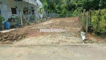 Còn *** 1 lô 650Tr 100m2 ngay chợ Bến Lớn , kế bên KDL Đại Nam
