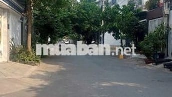Nhà đường nhựa 9m. Cách siêu thị Giga mall chỉ 500m