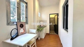 CHO THUÊ CHDV 2PN NGAY SÁT BÊN QUẬN 1