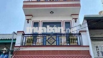 nhà trệt 2 lầu sân thượng, có 4 phòng ngủ 3wc