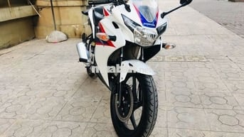 HONDA CBR 150 TRẮNG ĐỎ  ĐI ÍT GIỮ GÌN CÒN ZIN ĐÉT