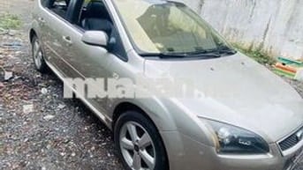 Ford Focus 1.8 AT 2009 Màu Vàng, 2 Chỗ