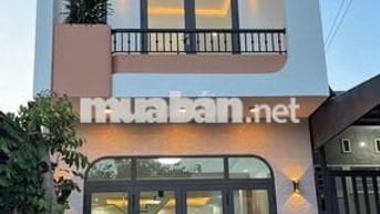 Bán nhà 2 tầng mặt tiền ở Tp.HCM gần KCN Tân Uyên có SHR giá chỉ 400tr