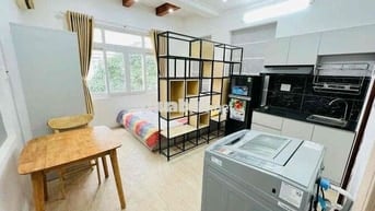 🏠 Dạng phòng ngủ full nội thất, 35m2 cửa sổ rộng, gần ngã tư Hàng Xanh