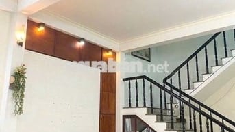 Đất mặt tiền Trần Phú, hướng Đông đậu đỗ xe thuận tiện.