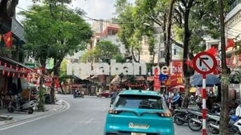 Tôi cần bán nhà mặt phố Trần Nguyên Đán 4tầng full nội thất.