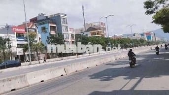 👉Cho thuê nhà 3 tầng mặt tiền đường Ngô Quyền,gần chợ chiều Sơn