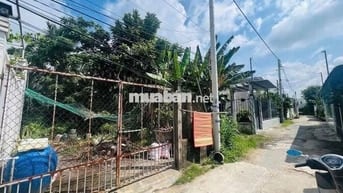 Căn nhà nát , bán xác + đất giá 650 triệu sang tên. Đất ở, thổ cư sẵn.