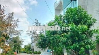 Nhà đồng sở hữu 2 căn. Trệt 2 lầu sân thượng, 4pn, 3wc . Đường 12m