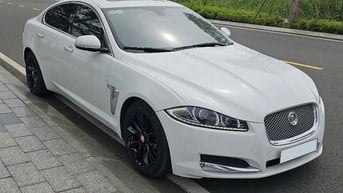 Chào các bác e bán jaguar XF màu trắng ạ