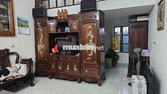 Bán Nhà Tập Thể Rẻ Phố Ngọc Lâm,LB 100M 2tầng gần Vườn Hoa
